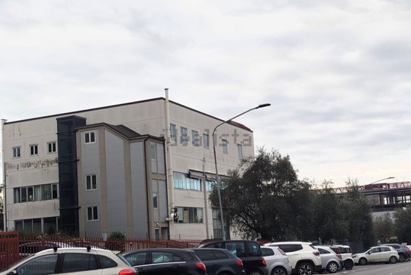 capannone in vendita a Perugia in zona Madonna Alta