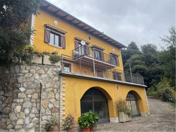 casa indipendente in vendita a Perugia in zona Ferro di Cavallo