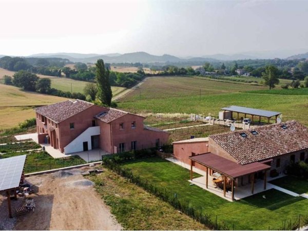 casa indipendente in vendita a Perugia in zona Castel del Piano