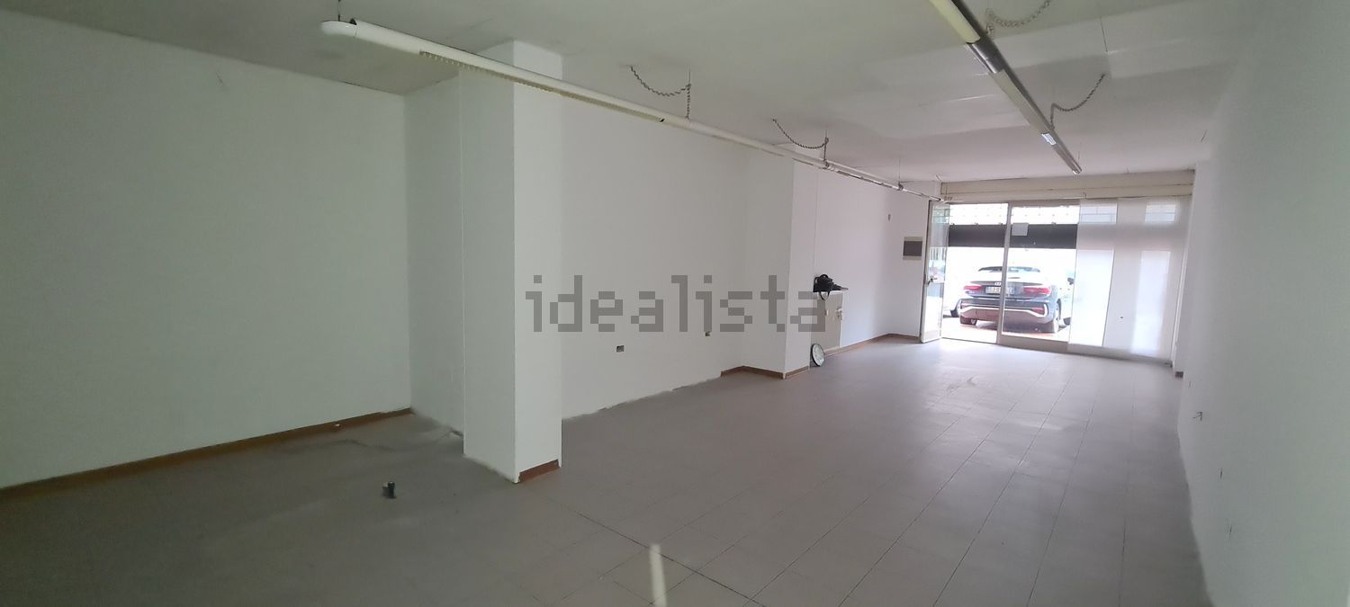 locale commerciale in vendita a Perugia in zona Case Bruciate