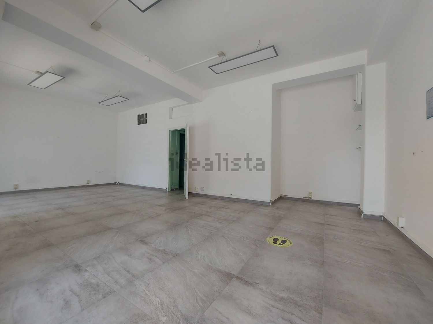 locale commerciale in vendita a Perugia in zona XX Settembre