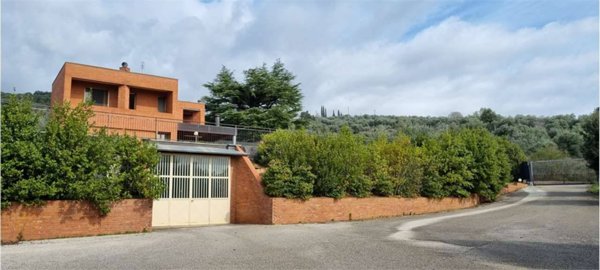 casa indipendente in vendita a Perugia in zona Ferro di Cavallo