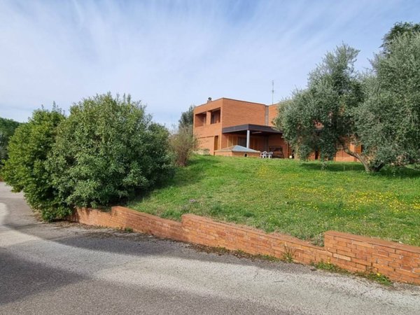 casa indipendente in vendita a Perugia in zona Ferro di Cavallo