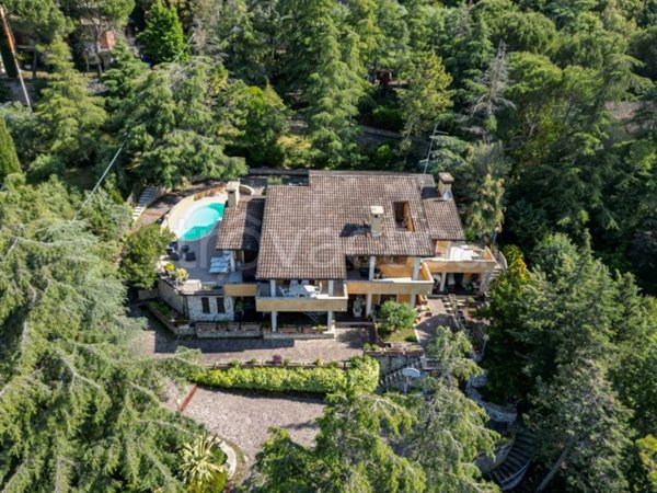 casa indipendente in vendita a Perugia in zona Ferro di Cavallo