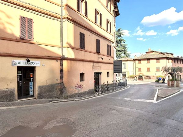negozio in vendita a Perugia in zona Centro Città