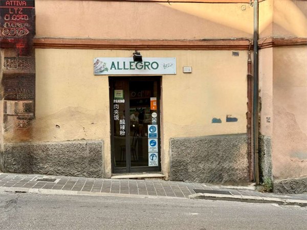 negozio in vendita a Perugia in zona Centro Città