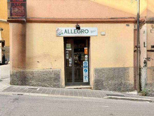 negozio in vendita a Perugia in zona Centro Città