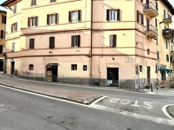negozio in vendita a Perugia in zona Centro Città