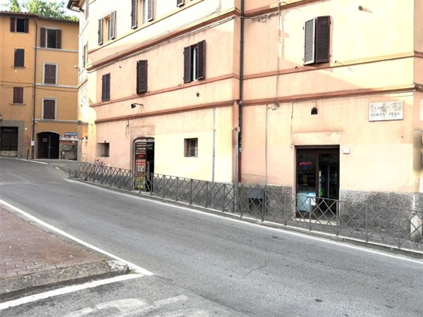 negozio in vendita a Perugia in zona Centro Città