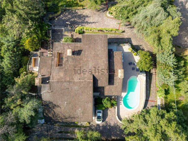 casa indipendente in vendita a Perugia in zona Ferro di Cavallo