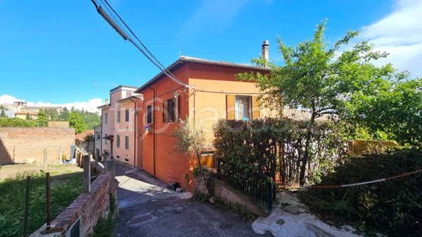 casa indipendente in vendita a Perugia in zona Centro Città