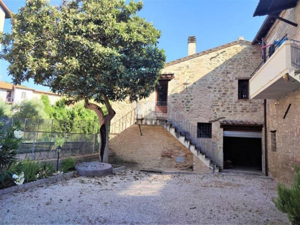 casa indipendente in vendita a Perugia in zona Pianello