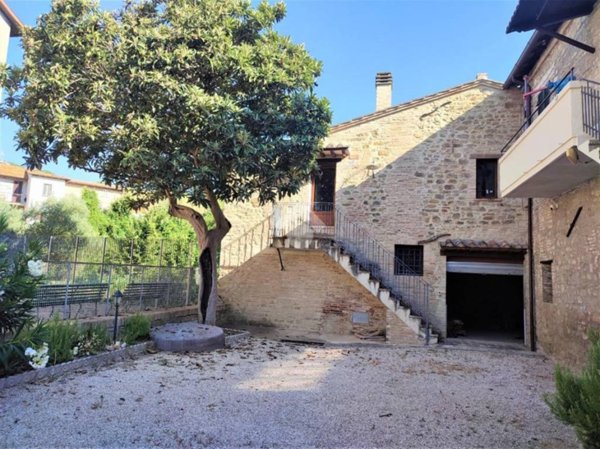 casa indipendente in vendita a Perugia in zona Pianello