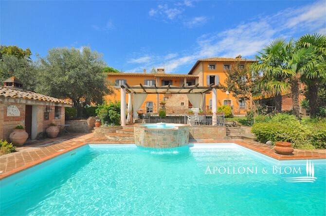 casa indipendente in vendita a Perugia in zona Centro Città
