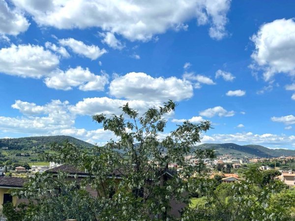 casa indipendente in vendita a Perugia in zona Prepo