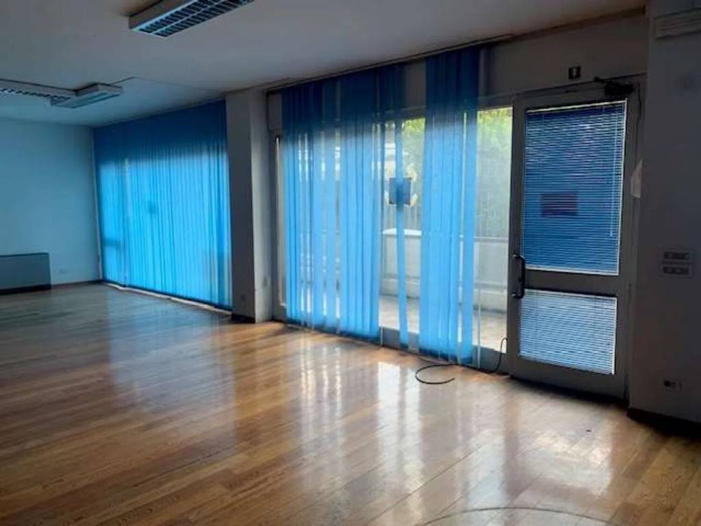 negozio in vendita a Perugia in zona Stazione