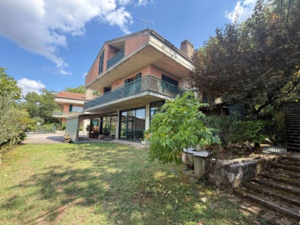 casa indipendente in vendita a Perugia in zona Fontignano
