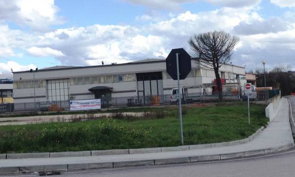 locale commerciale in vendita a Perugia in zona Ponte San Giovanni