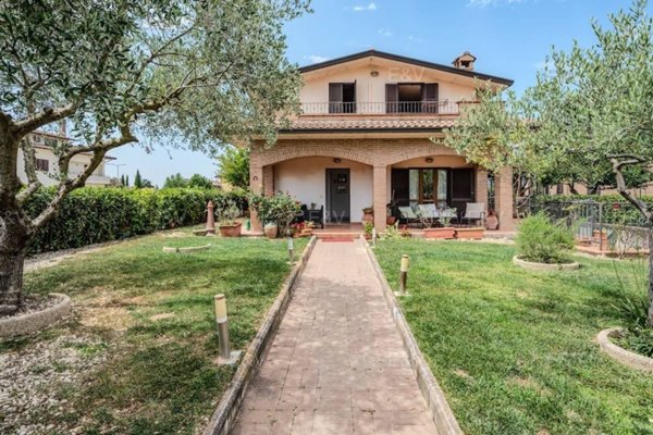 casa indipendente in vendita a Perugia in zona Fontignano
