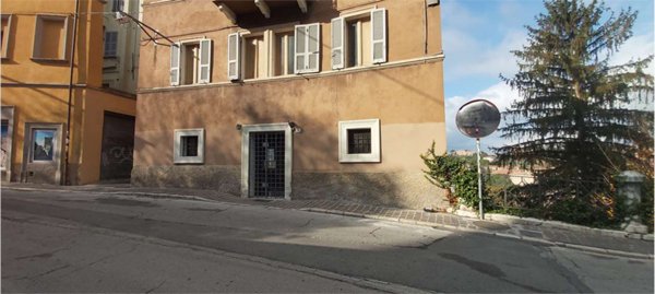 negozio in vendita a Perugia in zona Centro Città