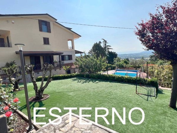 casa indipendente in vendita a Perugia in zona Montebello