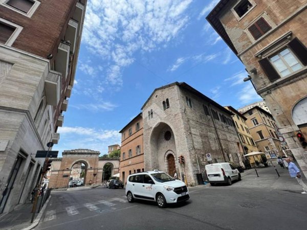 negozio in vendita a Perugia in zona Elce