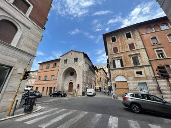 negozio in vendita a Perugia in zona Centro Città