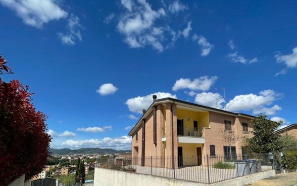 casa indipendente in vendita a Perugia