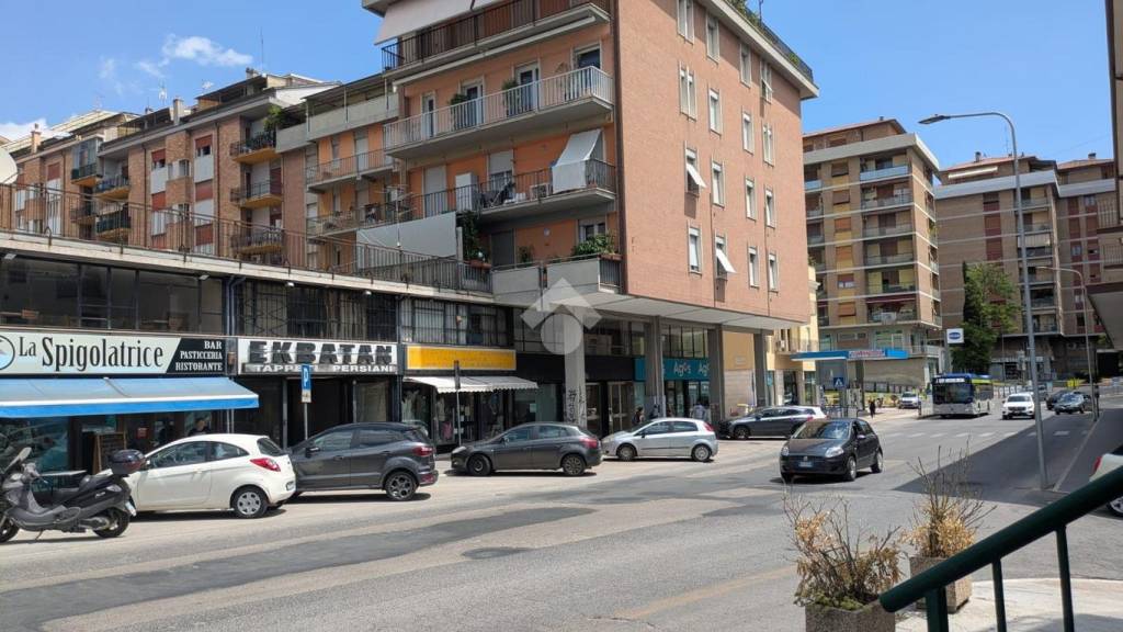 negozio in vendita a Perugia in zona Stazione