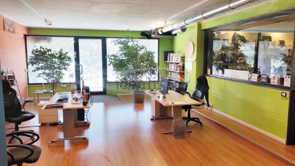 locale commerciale in vendita a Perugia in zona Ponte San Giovanni