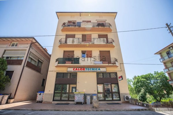 locale commerciale in vendita a Perugia in zona Ponte Felcino