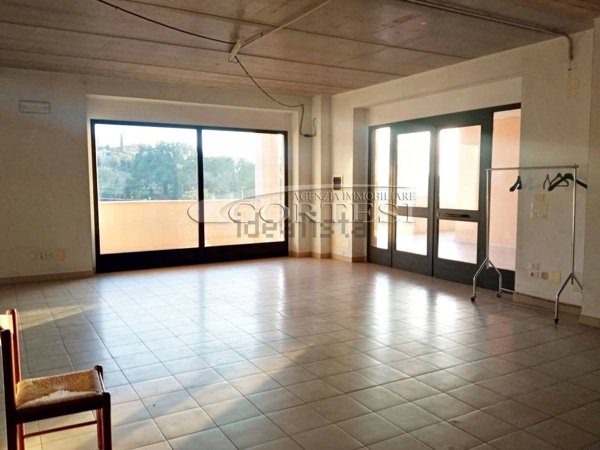 locale commerciale in vendita a Perugia in zona Ponte San Giovanni