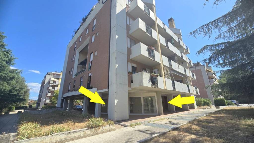 negozio in vendita a Perugia in zona Ponte Felcino