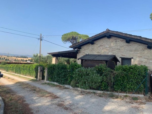 casa indipendente in vendita a Perugia in zona Santa Maria Rossa