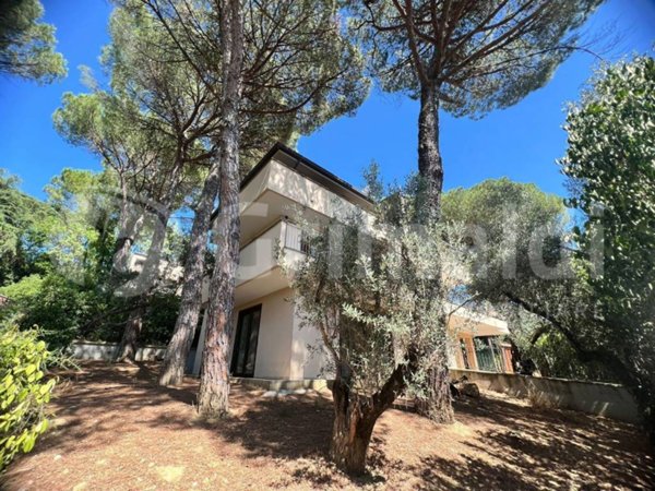 casa indipendente in vendita a Perugia in zona Ferro di Cavallo