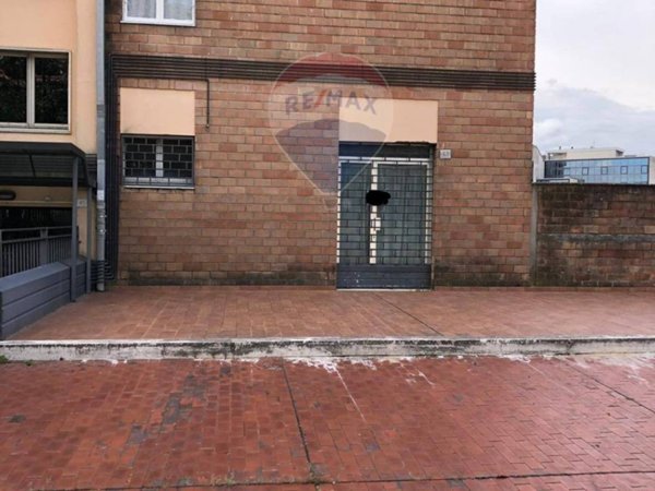 negozio in vendita a Perugia in zona Ponte San Giovanni