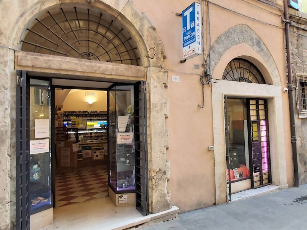 negozio in vendita a Perugia in zona Elce