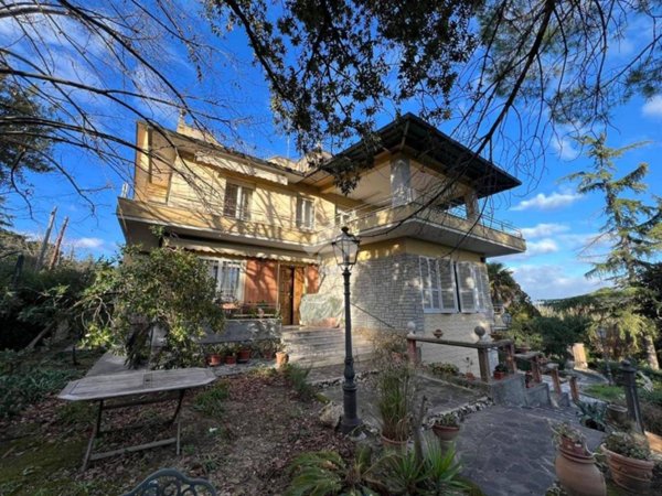 casa indipendente in vendita a Perugia in zona Montebello