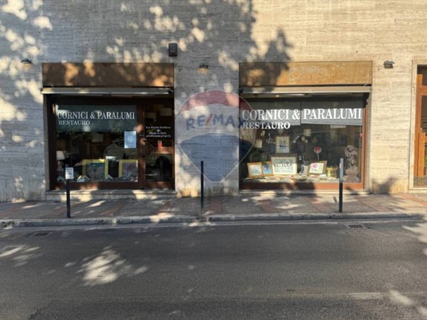 negozio in vendita a Perugia in zona Centro Città