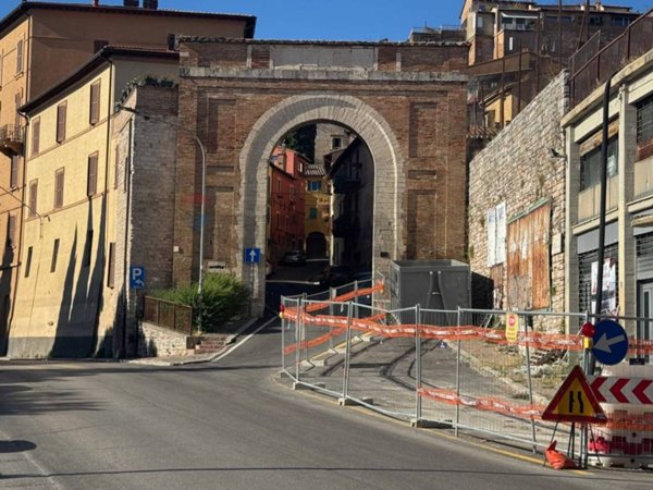 negozio in vendita a Perugia in zona Centro Città