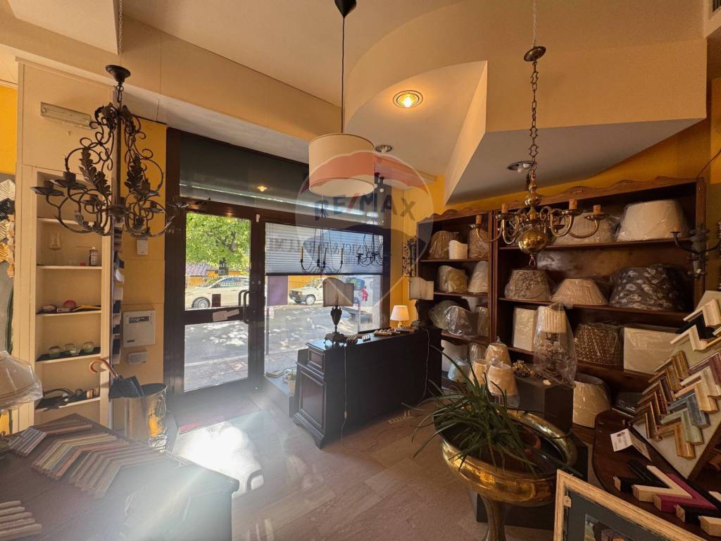 negozio in vendita a Perugia in zona Centro Città