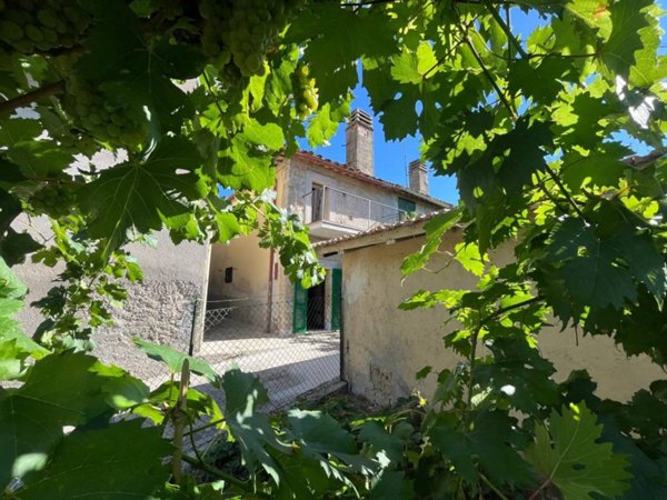casa indipendente in vendita a Perugia in zona Pila