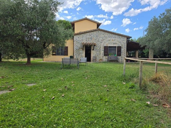 casa indipendente in vendita a Perugia in zona Collestrada