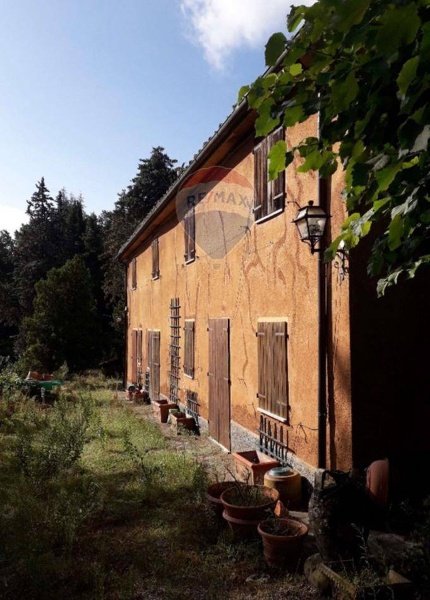 casale in vendita a Perugia in zona Montelaguardia