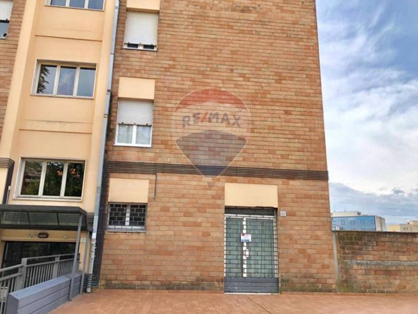 locale commerciale in vendita a Perugia in zona Ponte San Giovanni