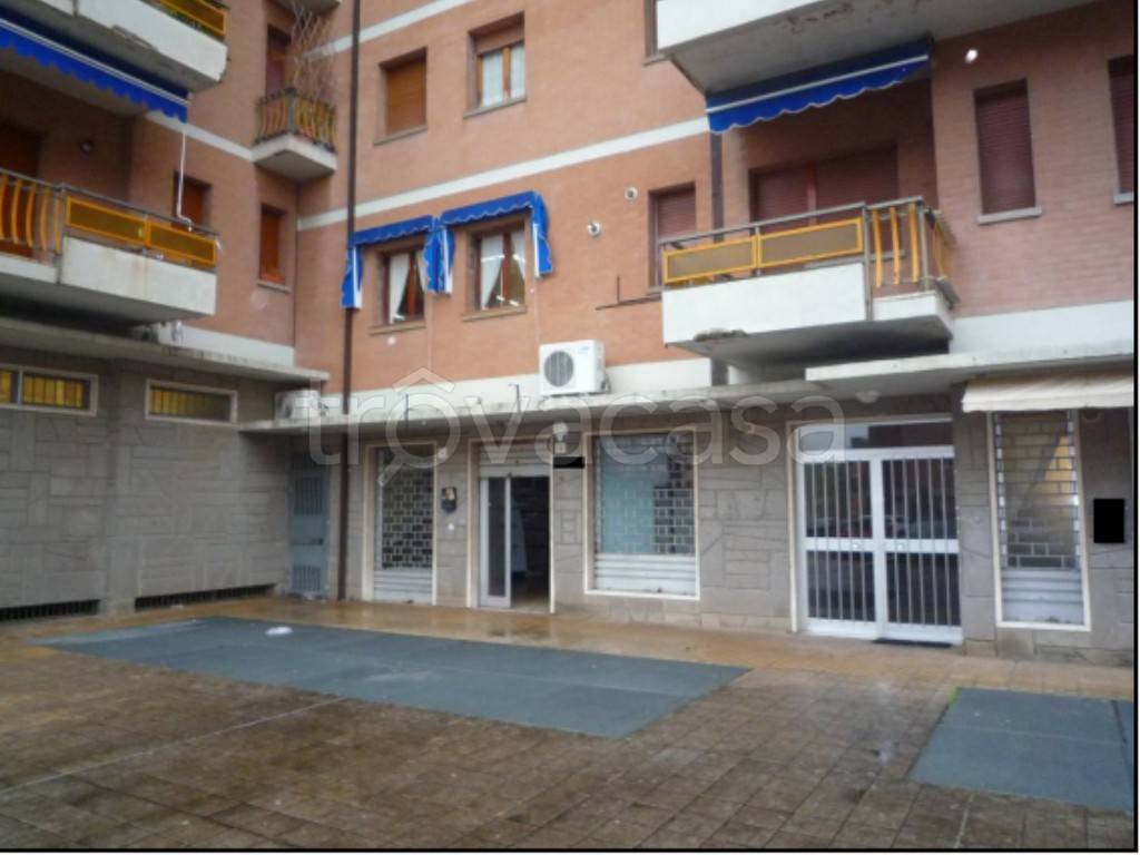negozio in vendita a Perugia in zona Ferro di Cavallo