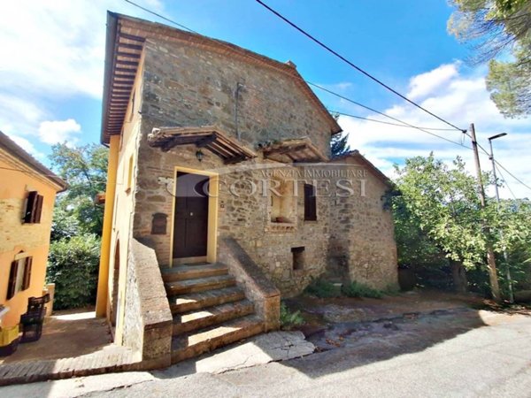 casa indipendente in vendita a Perugia in zona Parlesca