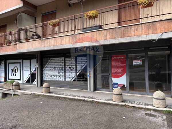 locale commerciale in vendita a Perugia in zona Centro Città