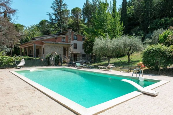 casa indipendente in vendita a Perugia in zona Centro Città