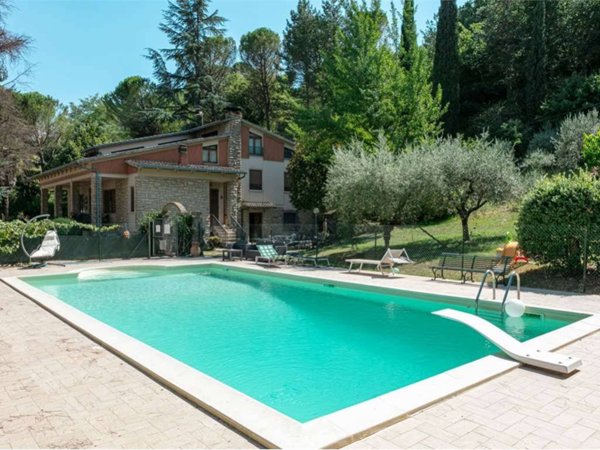 casa indipendente in vendita a Perugia in zona Casaglia